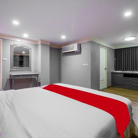 Oyo 1042 Boon'S Residence Bangkok Luaran gambar