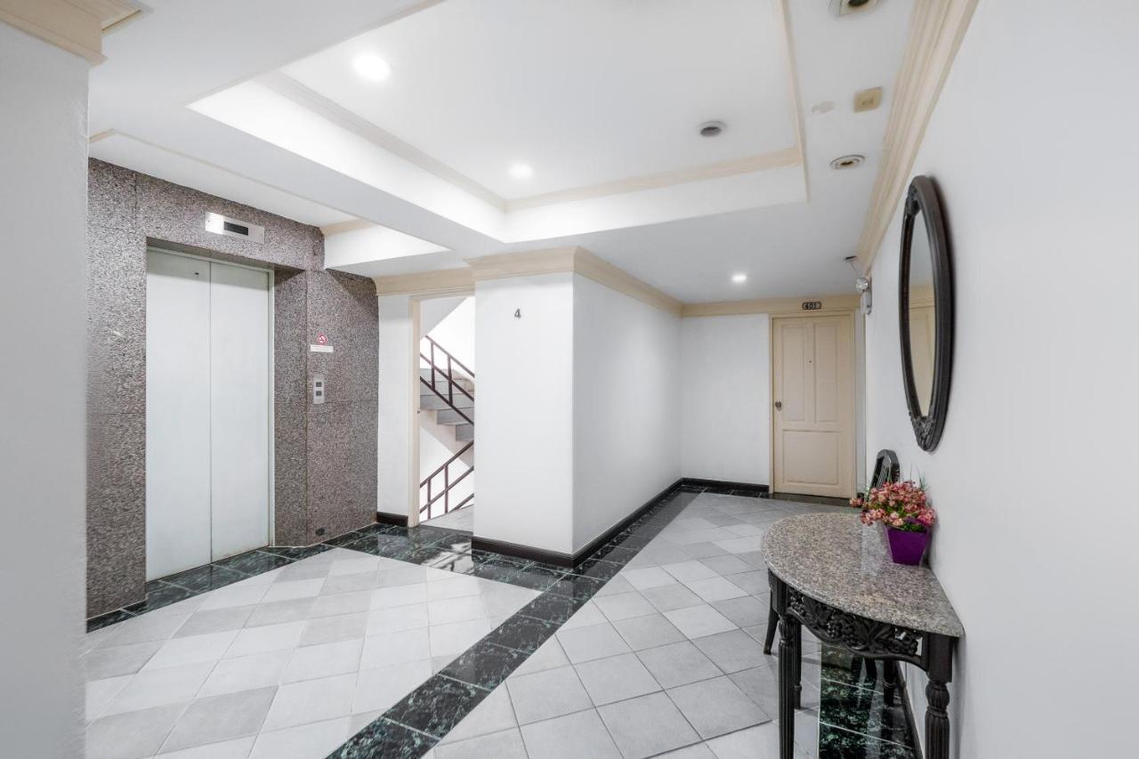 Oyo 1042 Boon'S Residence Bangkok Luaran gambar